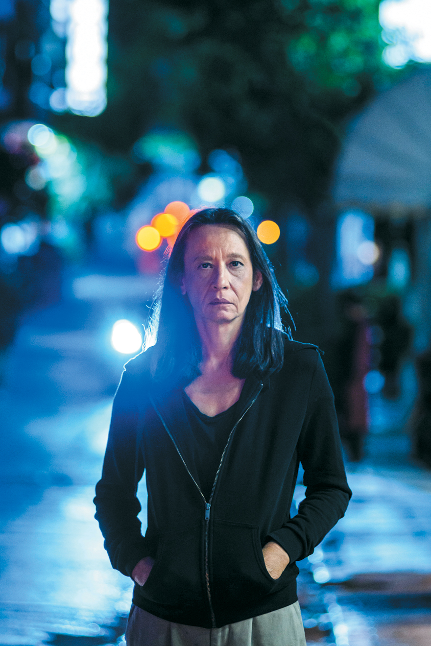 Front cover of Film Ένα χρέος παλιό VHS tape